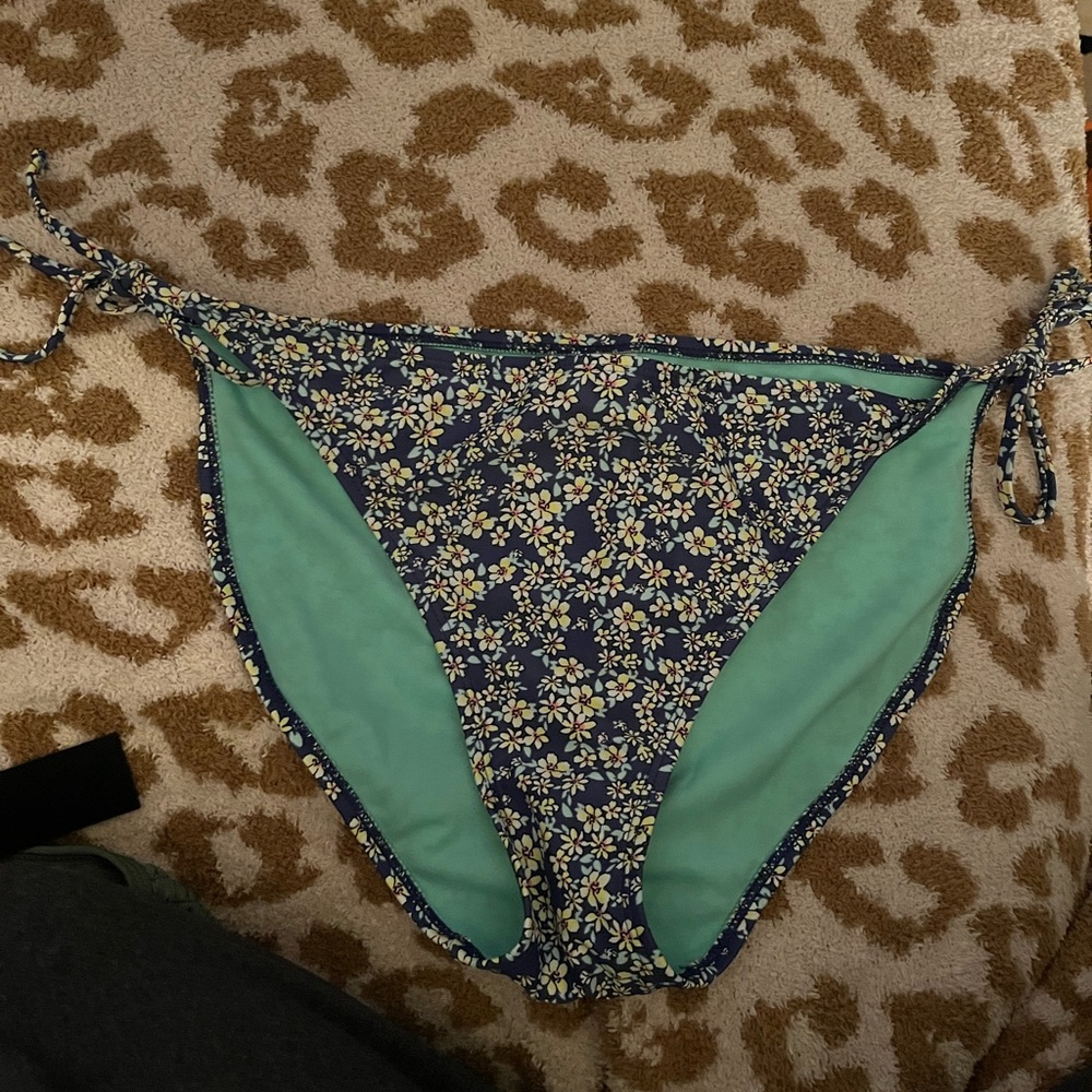Definitely a favorite pair of bikini bottoms for anyone who loves a good floral